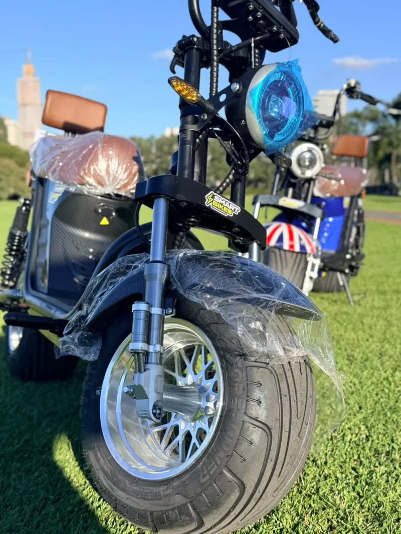 Moto Elétrica X13 — Detalhe Frontal